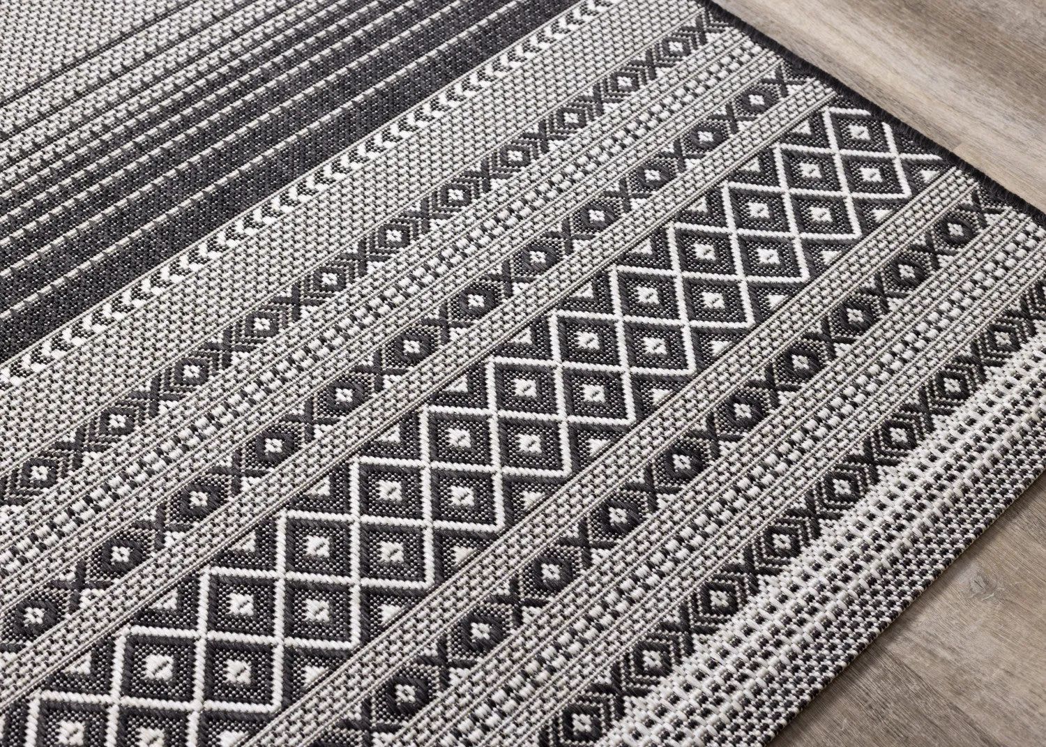 Jango 5'3" X 7'4" Indoor/Outdoor Tribal Rug - Grey Black Area Rug