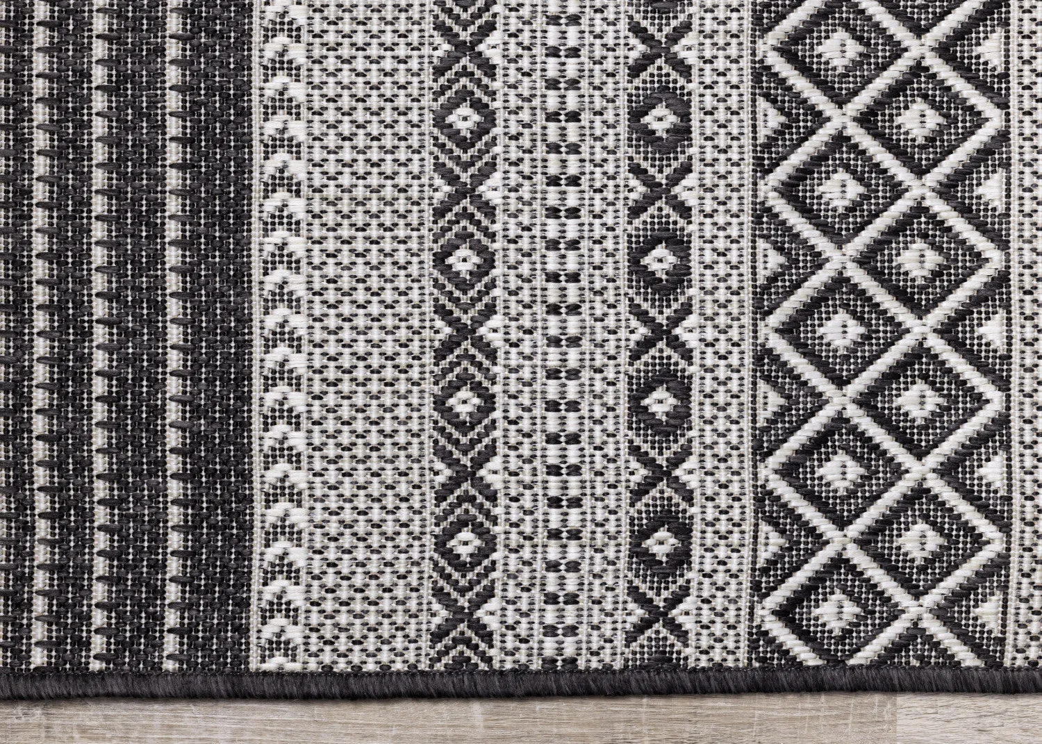 Jango 5'3" X 7'4" Indoor/Outdoor Tribal Rug - Grey Black Area Rug