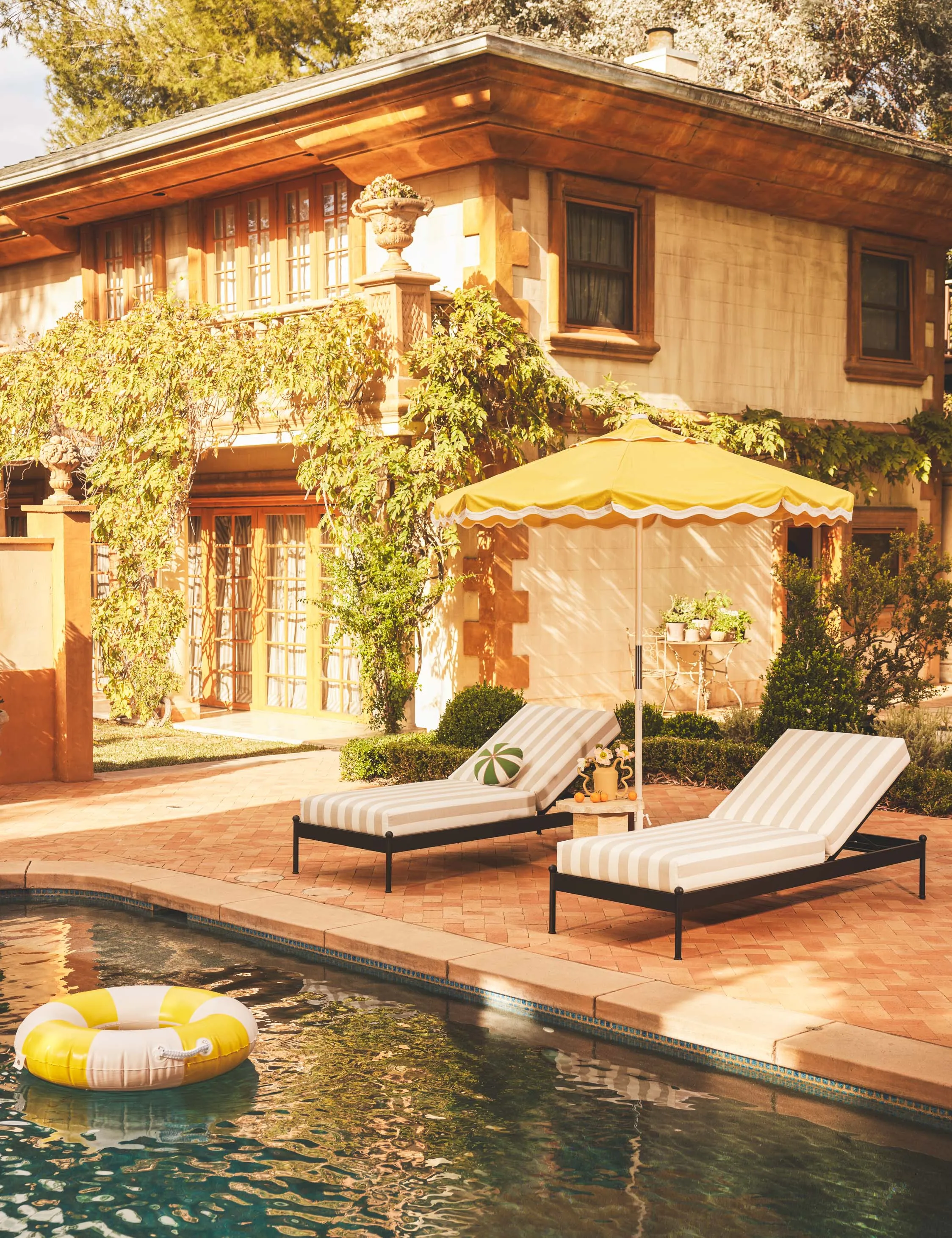 Leni Outdoor Chaise Lulu and Georgia